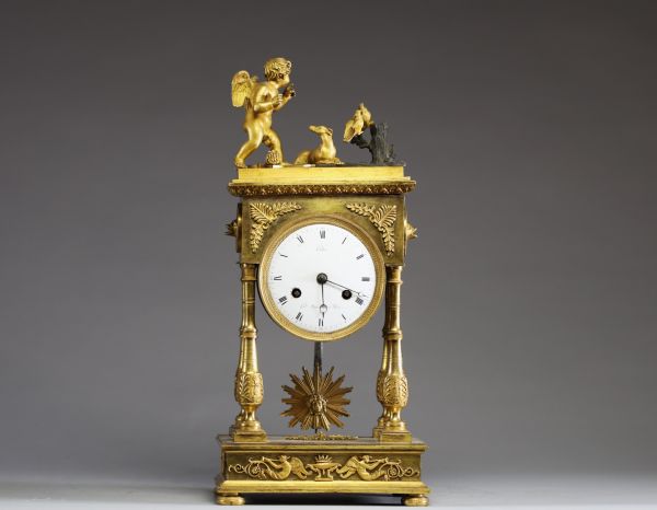 Pendule à colonnes d'époque Empire en bronze doré, cadran signé Hahn, horloger à Paris.