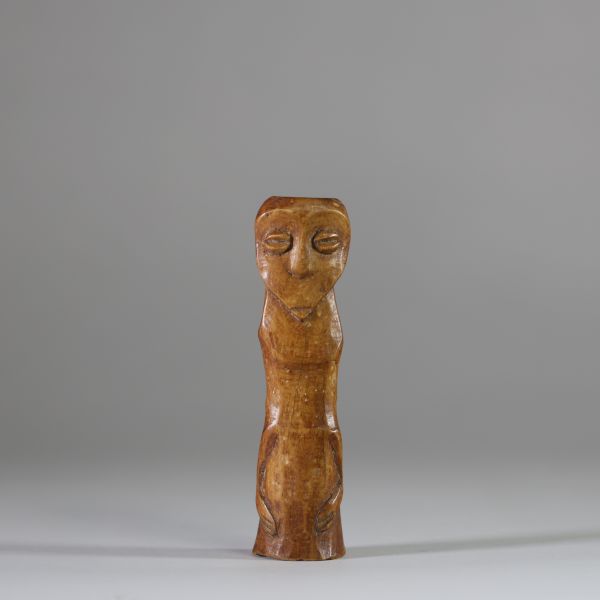 Figure du « Bwami » Lega, RD Congo, os. Collecté sur site par A.S., St Idesbald, début des années 1950. H : 16 cm