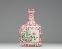 China - Famille rose porcelain quadrangular vase with floral cartouche decoration, mark under the piece, 18th century.
