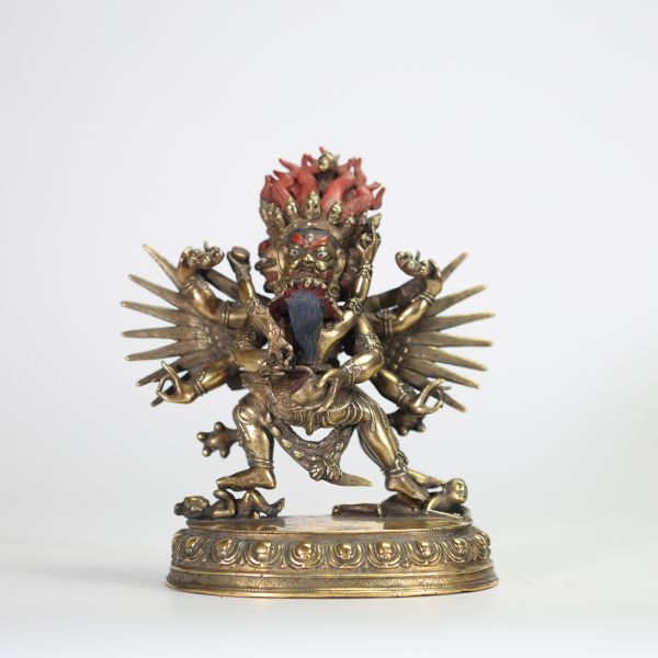 TIBET, XIXe SIÈCLE Figure de Hayagrīva en bronze doré et éléments polychromes.