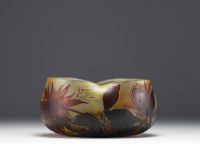 DAUM Nancy - Four-lobed bowl in acid-etched multi-layered glass decorated with dahlias, circa 1910.