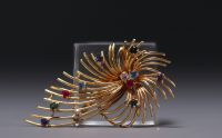 Brooch in 18k yellow gold, coloured stones, total weight 9.4gr.