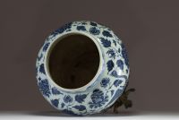 China - Rare blue-white porcelain vase decorated with peacocks and peony flowers, bronze mounting, Ming period.