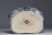China - Headrest in white-blue porcelain with floral decoration.