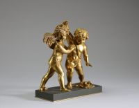 Couple d'Amours se disputant en bronze doré sur socle en marbre noir, époque Empire - Charles X, fin XVIIIème début XIXème.