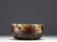 DAUM Nancy - Four-lobed bowl in acid-etched multi-layered glass decorated with dahlias, circa 1910.