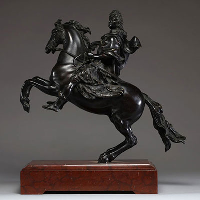 Guillaume de Groff (1676-1742) d'après - Statue équestre en bronze à patine brun foncé représentant Louis XIV, XIXème.