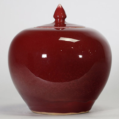 Potiche couverte en porcelaine à glaçure monochrome sang-de-bœuf, Chine, dynastie Qing, fin XIXe / début XXe siècle