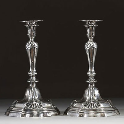 Paire de flambeaux Louis XV en argent massif, France, XVIIIème.