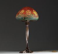 DAUM Nancy and Louis MAJORELLE (1859-1926) - Table lamp in acid-etched multilayer glass with stylized floral decoration, unsigned.
