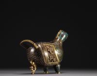 China - Bird-shaped cloisonné bronze perfume burner decorated with dragons, 18th century.