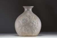 Charles CATTEAU (1880-1966) for Verrerie de Scailmont - Art Deco vase in pressed and satin-finished moulded glass, circa 1915-30, signed on the base.