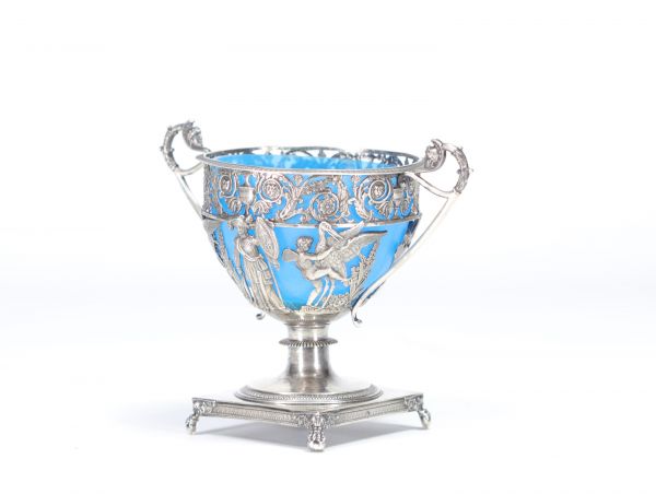 Drageoir en argent et verre intérieur bleuté.