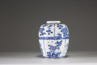 China - White-blue porcelain vase with floral decoration and furniture, Kangxi, mark under the piece.