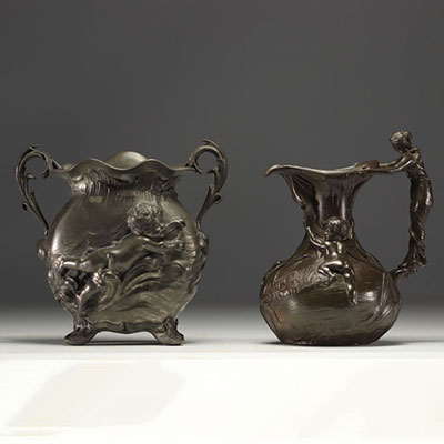 Ensemble d'une verseuse et d'un vase Art Nouveau en étain polis, vers 1900.