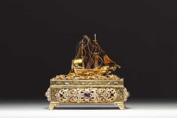 Silver and vermeil jewellery box, lid surmounted by a galleon, inlaid with cabochon semi-precious stones and pearls around the rim, Austria, 18th-19th century.