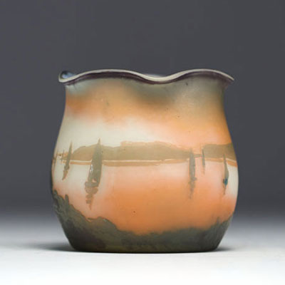 MULLER Frères Lunéville - Acid-etched multi-layered glass vase decorated with 