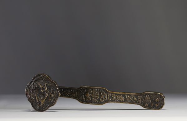 China - Bronze Ruy sceptre with relief decoration of cranes and bats, 18th-19th century.