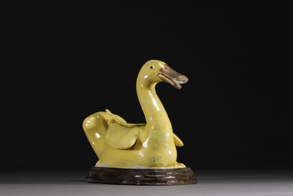 China - Yellow porcelain duck on wooden base, Qing period.