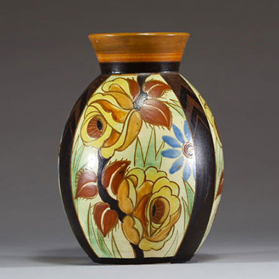 Charles CATTEAU (1880-1966) Kéramis - Vase en grés à décor floral, vers 1925.