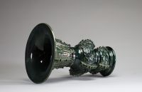 Théodore DECK (1823-1891) Vase Gu en faïence à décor chinoisant sous couverte, vers 1860 et 1880, signé.