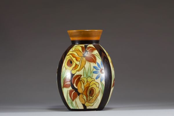 Charles CATTEAU (1880-1966) Kéramis - Vase en grés à décor floral, vers 1925.