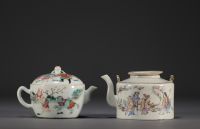Chine - Ensemble de deux théières en porcelaine à décor de guerriers et de dignitaires.