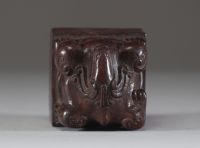 Chine – Sceau en bois sculpté, orné d’un dragon couché, dynastie Qing
