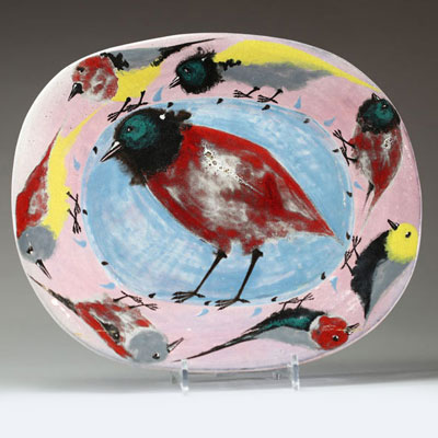 Roger SOMVILLE (1923-2014) Grande assiette en céramique des Atelier de Dour à décor d'oiseaux, vers 1960.