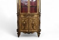 Élégante vitrine italienne en bois sculpté et doré, d'époque Napoléon III.