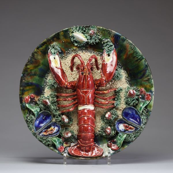 José Alvaro CALDAS DA RAINHA - Assiette en majolique à décor d'un homard, signée.