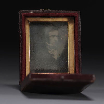Old small souvenir box containing a mirror with a picture of a gentleman. 19th century.