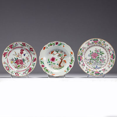 China - Set of three Famille Rose porcelain plates with floral decoration.
