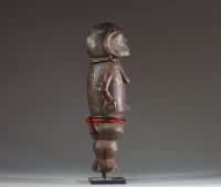 Afrique RDC - Ancienne statuette Yanda / Nazeze, Ngbaka en bois sculpté, Congo RDC, début XXème.