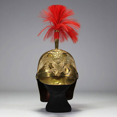 Fireman's helmet (?)