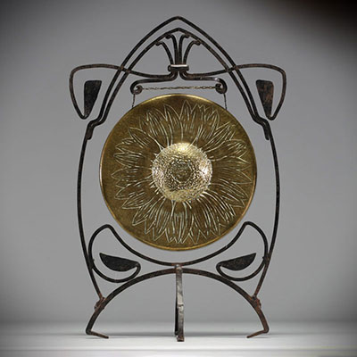 Art Nouveau gong in bronze and wrought iron, Belgium, circa 1900.
