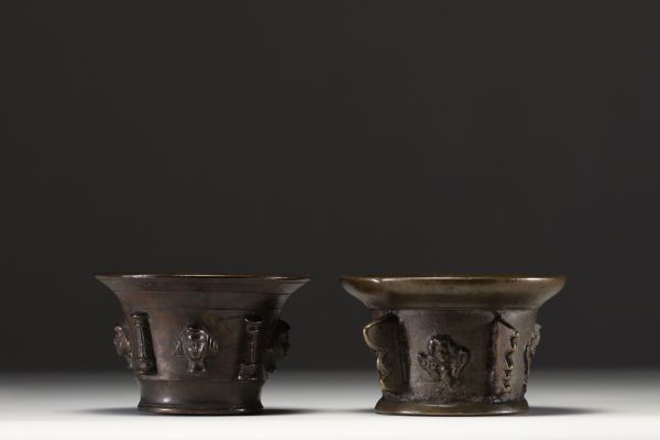 Paire de mortiers en bronze 
