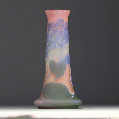 Émile GALLÉ (1846-1904) Acid-etched multi-layered glass vase decorated with hydrangeas, signed.