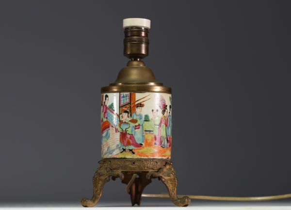 China - Canton porcelain lamp with figures, bronze mounting, 19th-20th century.