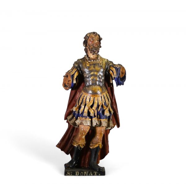 Saint Donat en bois sculpté, travail du XVIIIe siècle  Sculpture polychrome et dorée représentant Saint Donat en militaire romain, revêtu d’une cuirasse dorée à décor repoussé, d’une tunique bleue à l