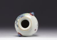 Vase en porcelaine de chine à décor de personnages 