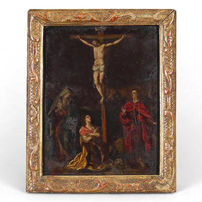 Le Christ en croix entouré de la Vierge, saint Jean et Marie-Madeleine Huile sur cuivre,  probablement flamande ou espagnole – XVIIe siècle - cadre doré à décor rocaille.