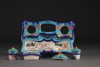 Longwy - Ecritoire en faïence et émaux à décor d'hirondelles et de fleurs sur fond bleu azur. XXème.