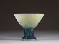 Amalric WALTER (1870-1959) Coupe sur pied en pâte de verre à décor floral stylisé, signée.