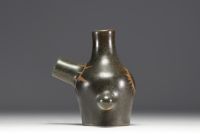 Reg. AGRAPART (XXe siècle) Vase modernisme ludique en céramique vernissée arborée de dessins géométriques abstraits en creux, signé, vers 1950.