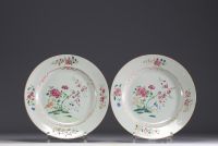 Set of eight plates in pink family polychrome porcelain, 18th century.