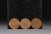 Set of three 10 Frs Gold coins, a Marianne from 1907 and two 10 Frs Napoléon III from 1826 and 1863.