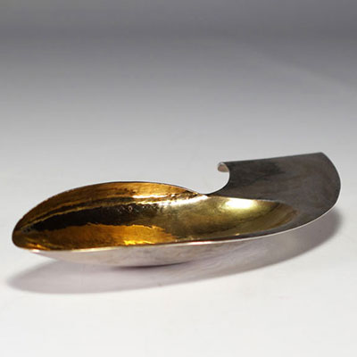 Coupe de table en métal bi-ton, vers 1970.