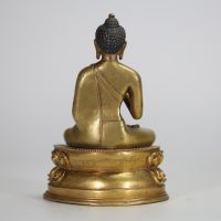 Bouddha assis en dhyanasana Tibet, XXe siècle Bronze doré.
