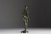 Henry ARNOLD (1879-1945) ‘Première Offrande’ Sculpture in bronze with green ptine, signed on the base and stamped Susse.